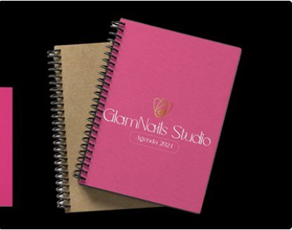 Identidade visual para GlamNails Studio — agenda rosa pink com logo de unhas dourado